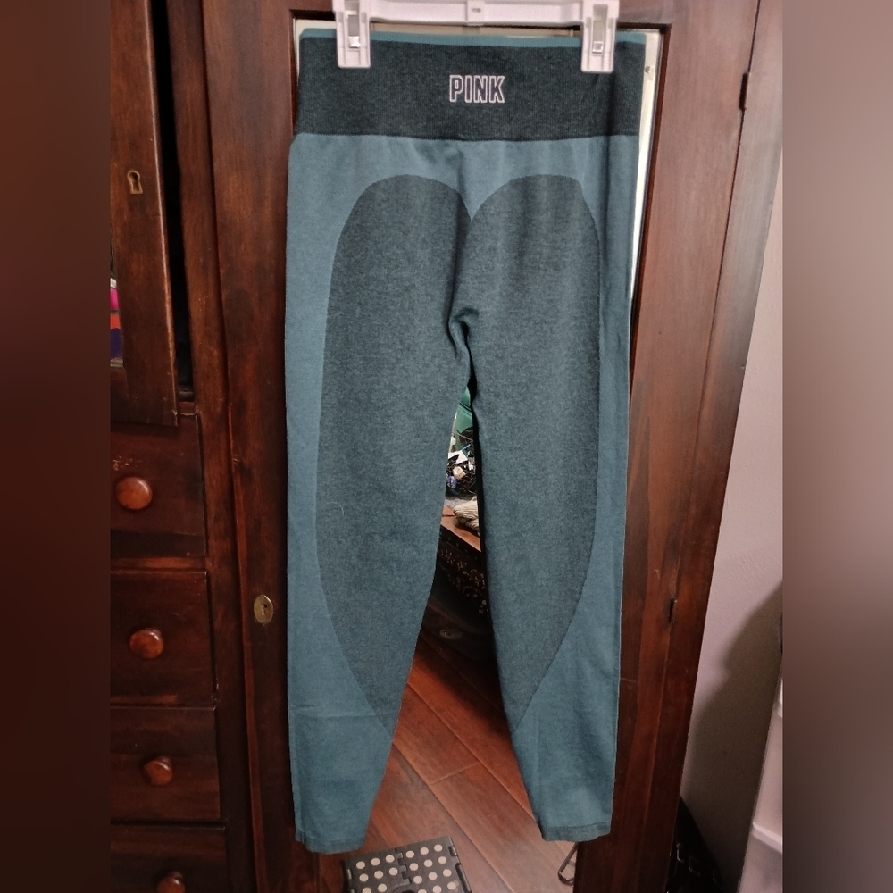 Victoria Secret Gray and Blue Seamless Leggings_Med